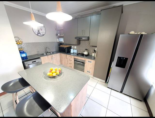 3 BEDROOM TOWNHOUSE FOR SALE IN MONTANA